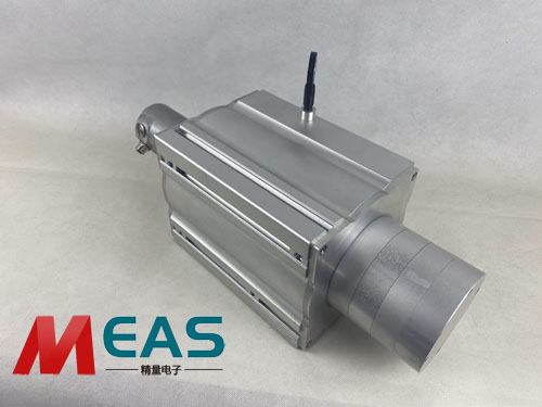 拉線(xiàn)位移編碼器持續(xù)精準(zhǔn)地輸出數(shù)據(jù)